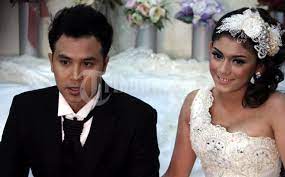 Secara lahir batin thalita merasa tersakiti dan tertekan. Dennis Lyla Minggat Dari Rumah Thalita Latief Membatin Gosip Perselingkuhan Dan Kdrt Mengemuka Tribunnews Com Mobile