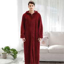 Il n'est plus rare de rencontrer des hommes tenir à leur apparence. Peignoir Rouge Homme Cdiscount