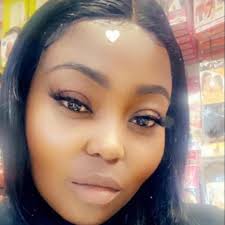 Mandy Gee's Instagram, Twitter & Facebook