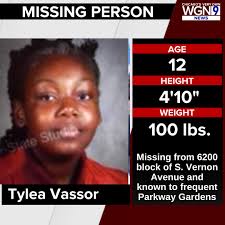 MISSING PERSON: Chicago police are searching for a missing 12-year-old girl  missing for over two weeks. More here: https://tinyurl.com/mty6jvj5