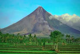 The volcano is considered to be a stratovolcano which usgs define as a steep, conical volcano built by the eruption of tephra, lava and pyroclastic. Why People Are Seeing Figure Of Crowned Woman In Mayon Volcano S Ash Cloud