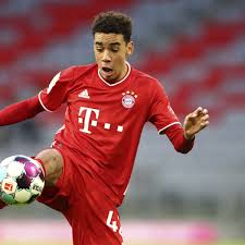 Он играет на позиции атак. Jamal Musiala Super Dribbler Und Rekord Torschutze Und Die Nachste Dfb Hoffnung Fussball