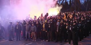 May 26, 2021 · die neue 2. Hamburger Sv Dynamo Chaoten Fackeln Im Stadion Jede Menge Pyro Ab Kolner Stadt Anzeiger