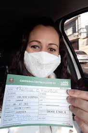 Gratidão, alívio e revolta pela demora: leitores contam a experiência de  tomar as duas doses de vacina