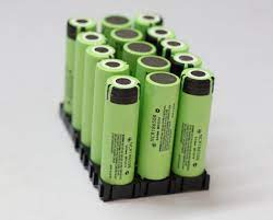 These boards are specifically made to charge lithium ion cells with a micro usb input, over charging protection and above all they are dirt cheap. Diy Professional 18650 Battery Pack 12 Steps With Pictures Instructables