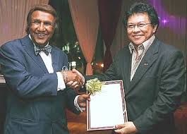 Son of tan sri abdul kadir shamsuddin and puan sri siti zainab dato abu bakar husband of datin suraya shamsul father of sazlini dato shamsul falak and private user brother of private user; Former Minister Takes Over From Kuala Lumpur Mayor The Star