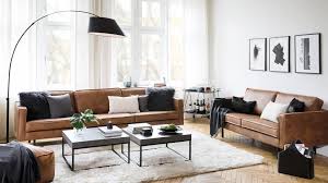 Black And Brown Living Room Black Brown So Funktioniert Der Look Black Brown Trendy Und Doch Zeitlos Eine Ledercouch In Cognac Braun Ist Super Angesagt Und L In 2020 With Images Brown Living Room Decor