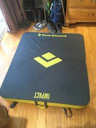 The fp2000 series folding chair stacks fifteen chairs high and can be collapsed together for easy storage. Fs Bd Impact Crash Pad 150