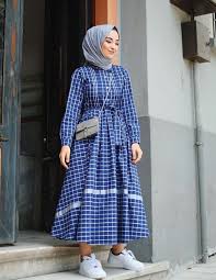 Plaid And Stripped Dress Inspiration For Hijabies Girls Hijab Style Hijab Fashion Ideas Gaya Berpakaian Model Pakaian Pakaian Wanita