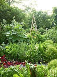 This Edible Vegetable Garden Has Fresh Flavor And Design Edible Garden Vegetable Garden Planning Edible Landscaping