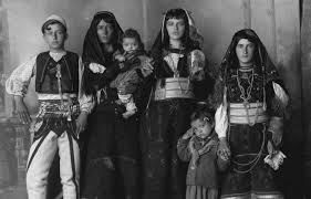 Gruaja në Kanunin e Lekë Dukagjinit: E përbuzur apo e respektuar? -  OxygenPress