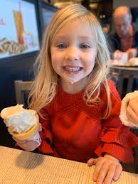 Amie Davis Bolton (@amiedavis)