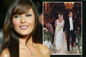 But the star recently saw her wedding photos for the first time, after almost 20 years. Catherine Zeta Jones Celebrates 17th Wedding Anniversary To Michael Douglas By Sharing Throwback Snap Of Their 1 1 Million Wedding Day Mirror Online