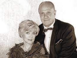 Влади́мир валенти́нович меньшо́в — советский и российский актёр, кинорежиссёр, сценарист, продюсер, телеведущий, педагог; Vladimir Menshov Filmy Rezhissera Ego Biografiya I Lichnaya Zhizn S Veroj Alentovoj