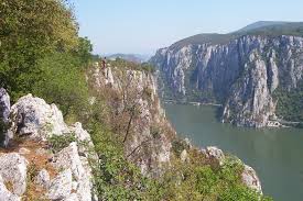 Hidrocentrala portile de fier 1 este situata in judetul mehedinti, in apropierea localitatii gura vaii. Parcul Natural PorÅ£ile De Fier Obiective Turistice Harta Romaniei