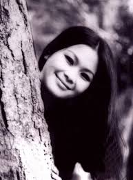 Chưa đầy 20 tuổi đã có bầu, loạt mỹ nhân Việt đình đám sinh con xong vội ly  hôn