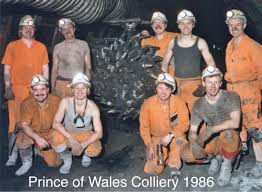 can you put names to these workers 😀 1986 back row ➡️ 1-Ian Pease 2-George  3-? 4-Mick Spinks 5-? front row 1-fitter Les Power 2-Martin Gilbert 3-Ian  Shenton deputy 4-Paul Gilbert