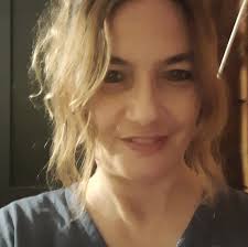 Is it normal for a basset hound's belly to be pink when it's small?