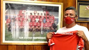 Sebastián sosa, milton álvarez, renzo bacchia, diego segovia. Monzon Firmo Su Contrato Con El Rojo Telam Agencia Nacional De Noticias