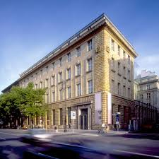 We want to create an open, international, and experimental platform for contemporary art here in the capital berlin, said stefan krause, member of the management board of deutsche bank and responsible for the bank's global art program, today to the press. Private Kunsthalle Deutsche Guggenheim Wird Geschlossen Der Spiegel