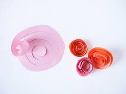 Idee Fur Kinder Rosen Aus Spiralen Basteln Papierblumen Mit Kindern Basteln Papierblumen Basteln Blumen Basteln Mit Kindern