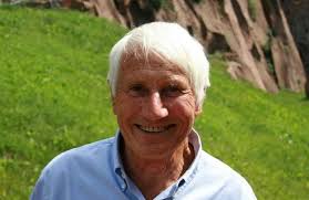 Il abandonne l'alpinisme de haut niveau en 1965, après avoir réussi l'ouverture d'une voie directe en hivernale et en solitaire dans la face nord du cervin Piolets D Or 2009 Walter Bonatti