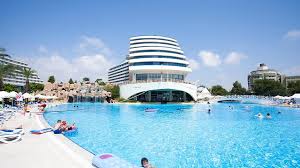 Akdeniz'in incisi antalya'da bulunan, lara kıyısı üzerinde 95.000 metrekarelik alana. Das Schiffshotel Titanic Lara In Der Turkei