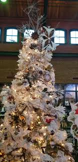 Pin By Lorna Barnes Eads On Christmas Trees Holiday Decor Christmas Tree Decor