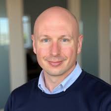 Officially a VASTronaut now. 😀 During my career I have always been  attracted to simplifying infrastructure and VAST Data hits different. ✓  Universal Storage Platform (No tiering, unified file…