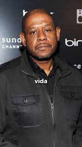 29 de enero de 1975, nace en Santa Mónica, California, USA, SARA GILBERT.⭐  Es conocida por sus papeles como "Darlene Conner-Healy" en la comedia de  situación estadounidense Roseanne y "Leslie Winkle" en