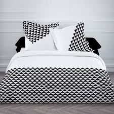 Parure Housse De Couette 240x220cm Taie Coton Triangle Scandinave Noir Grafism 35 Parure De Lit Housse De Couette Noir Housse De Couette