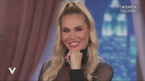 Ilary blasi avrebbe imposto un aut aut a mediaset, stando alle indiscrezioni pubblicate da alberto dandolo per il settimanale oggi. Ilary Blasi Si Racconta Tra Tv Famiglia E Amore Verissimo Mediaset Play Infinity