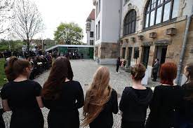 Um 11 uhr läuteten heute in erfurt die kirchenglocken. Erfurt Gedenkt Der Toten Des Schulmassakers Von 2002 Stern De