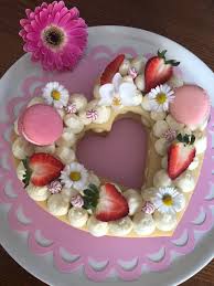 Torta a forma di cuore: Cream Tart Tante Idee Per Torte A Forma Di Lettere E Numeri