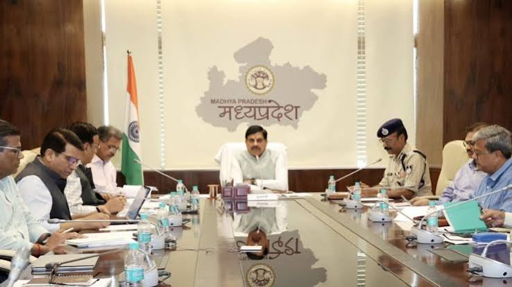 त्योहारों पर सुरक्षा को लेकर सख्त CM मोहन यादव, कार्बाइड गन और अवैध पटाखों पर रोक के निर्देश - India TV Hindi