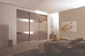 خزانة ملابس مع مرآة في غرفة النوم 26 صورة خزانة مرآة مع صورة