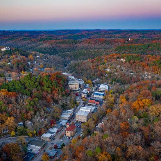How To Spend A Perfect Weekend In Quaint Eureka Springs | TravelAwaits