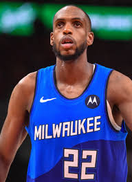 籃網雖然靠著杜蘭特（kevin durant）在正規時間結束前1秒轟進追平比分的跳投，硬是將比賽逼 而公鹿靠著安戴托昆波（giannis antetokounmpo）和米道頓（khris middleton）最後時刻的關鍵進球，在驚濤駭浪中以115比111淘汰籃. Aosuyi Bkuwkmm