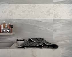 Pietra naturale super slim di basso spessore 2mm. Re Si De The Coating Bath Which Reproduces The Elegance Of Marble And Natural Stone Social Design Magazine