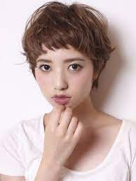 この秋は前髪に変化を 短めの ぱっつん がとってもかわいくて流行しそうな予感 キナリノ short hair styles medium short hair short hair bride