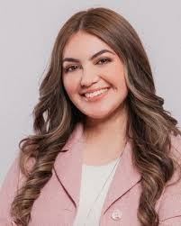 Paula Medina's Instagram, Twitter & Facebook