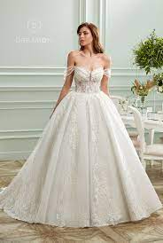 This gown features a defined strapless, sweetheart neckline and a fitted bodice that is adorned with delicate lace applique, embroidery and is encrusted with. Ball Gown Wedding Dresses Gelinlik Koleksiyonu