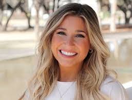 Dana Azevedo's Instagram, Twitter & Facebook