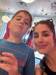 Hello my name is Malika Moore and I am the founder of the Kind Kids Art  Club 🎨✂️ Benefits of allowing your kid to join • Creative Mentorship  👱👱🏽‍♀️ • Builds Self-Esteem