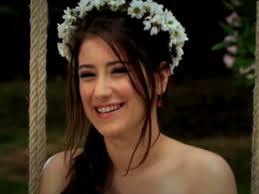 Résultat de recherche d'images pour "hazal kaya adini feriha koydum sac modeli"