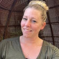 Katie Paulson's Instagram, Twitter & Facebook