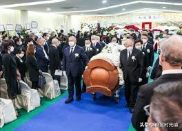 He enlisted as a soldier, rose through the ranks, and by 901 was virtually an independent ruler, with his capital at chengdu in sichuan. What Is The Mystery Of Stanley Ho S Burial In The Following Year The Inheritance Fight And Reconciliation Are Just A Cover Who Is The Winner Minews