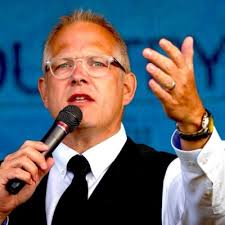 Just got in from hosting St Leonard's Hospice RUBY ANNIVERSARY BALL.l at  2am. I have NO pictures. NO evidence of 4.5 hours hosting then performing  with my band HUGE to a RAMMED