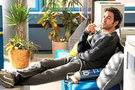 Nach einer notlandung sitzen josefine preuß als lena schneider und elyas m'barek als macho cem auf einer einsamen insel fest, während ihre eltern sich im luxushotel näher kommen. Kinotour Zum Dritten Teil Von Fack Ju Gothe Elyas M Barek Kommt Nach Munster Munster Westfalische Nachrichten