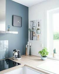 Inspiration Cuisine Meubles Blancs Plan De Travail Etn Bois Clair Et Mur Bleu Cuisine Moderne Blanche Cuisine Coloree Cuisine Moderne